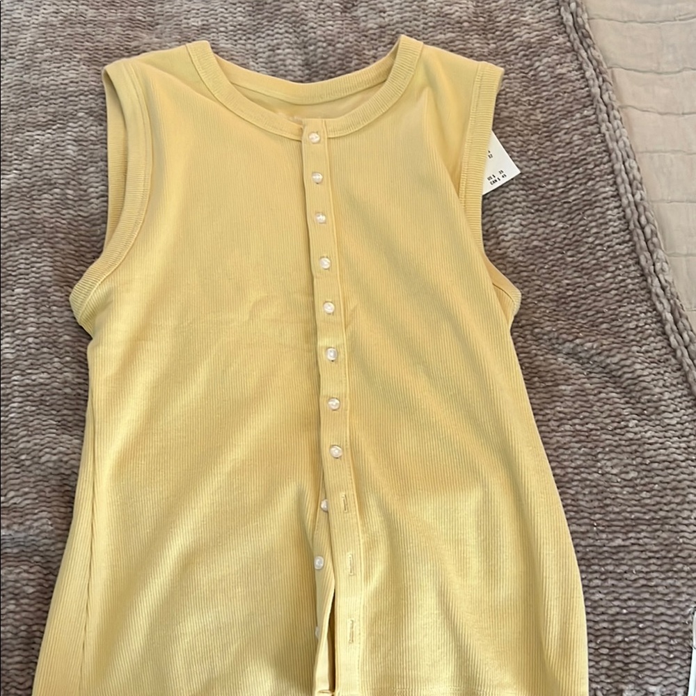 Abercrombie & Fitch Sleeveless Button-Up Top